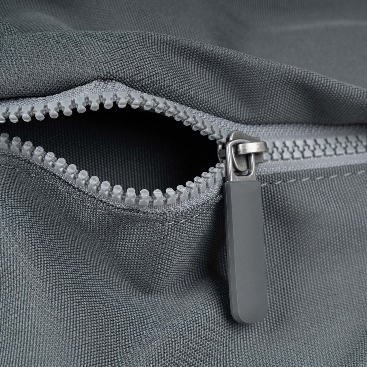 Trafalgar Tote Bag in Smoke