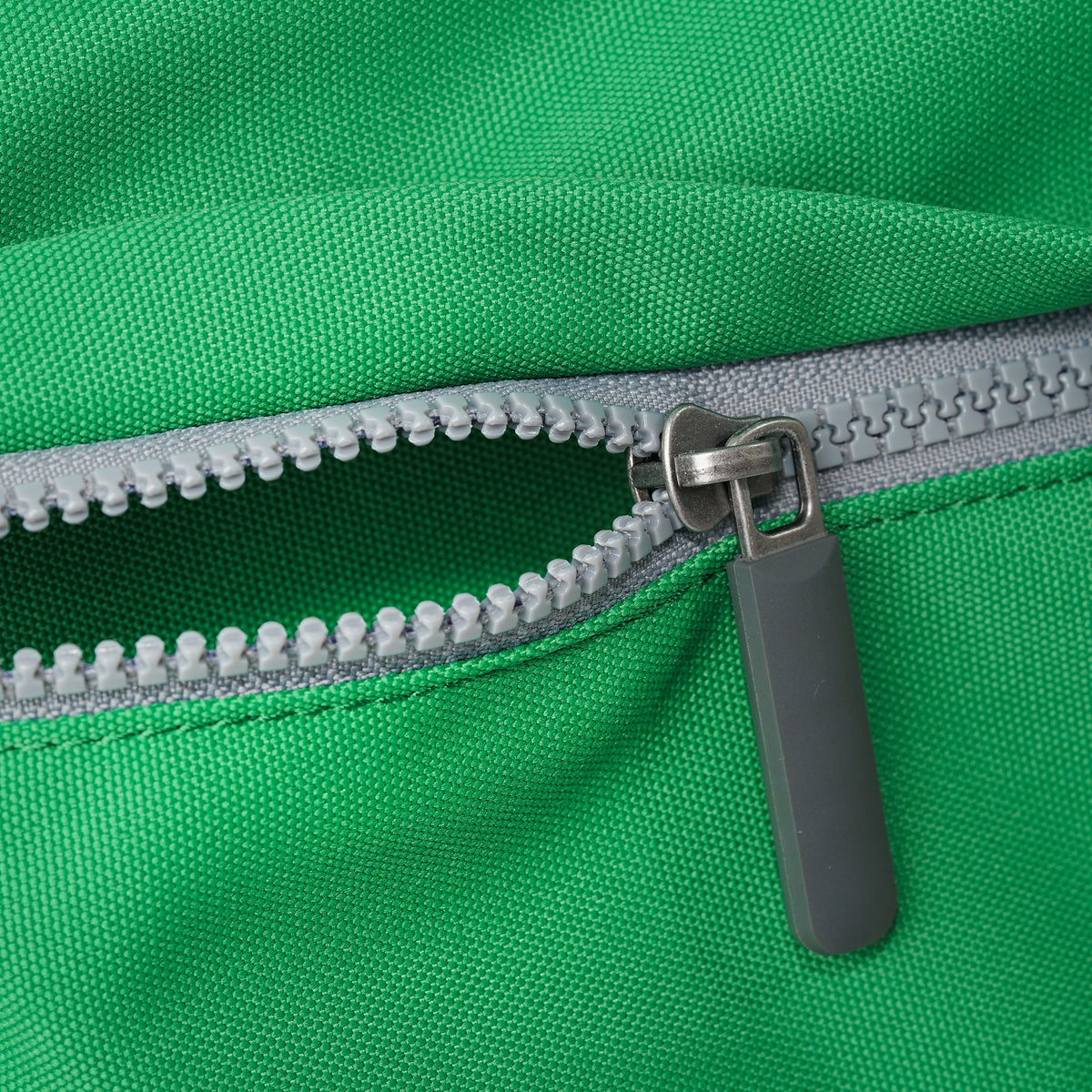 Trafalgar Tote Bag in Mountain Green