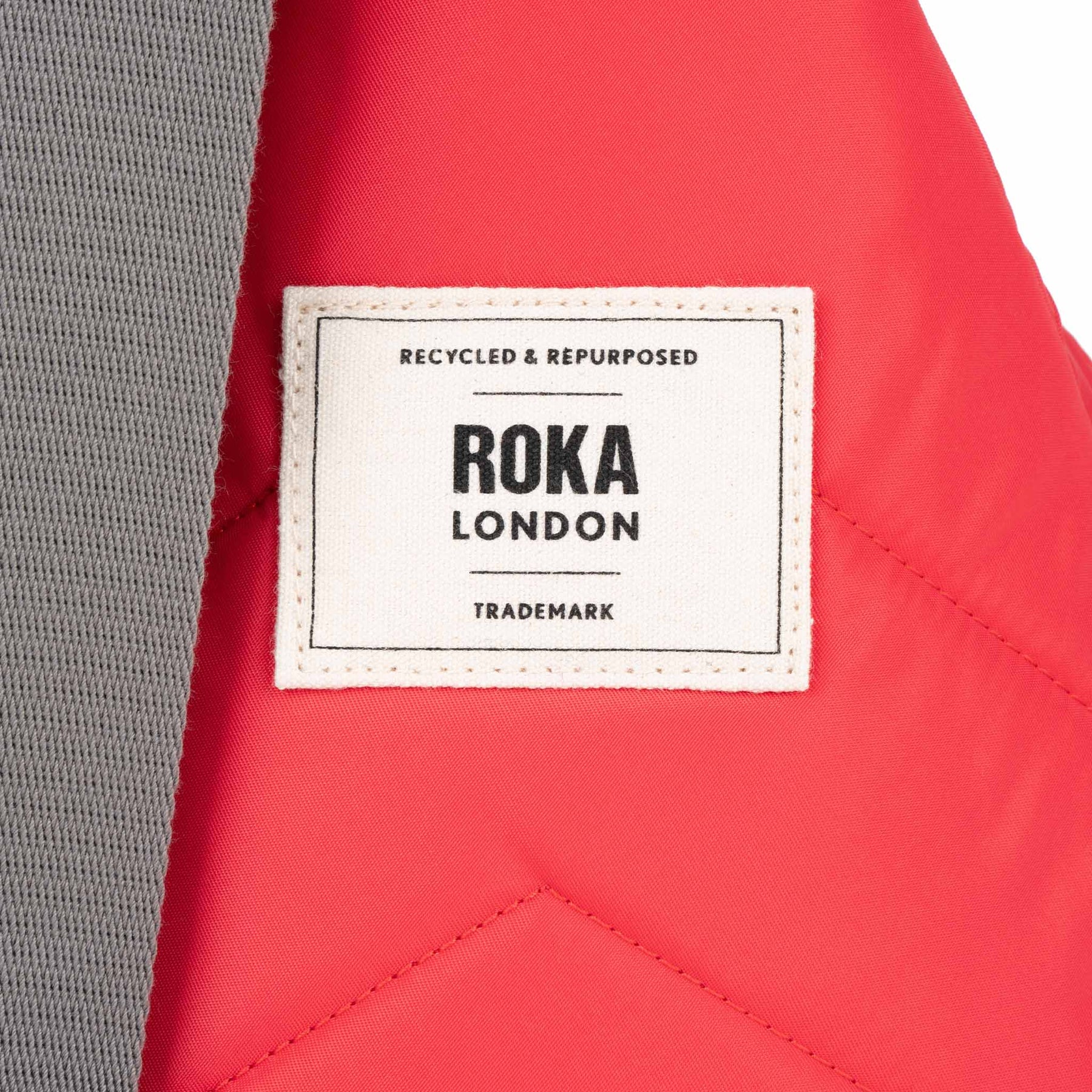Roka London Borsa A Tracolla Willesden B In Nylon Riciclato Prugna - Sostenibile, Leggera E Resistente Alle Intemperie