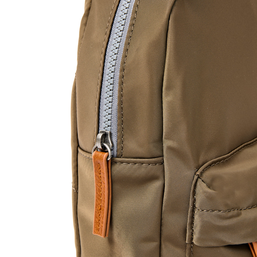 Willesden Sling Bag in Army