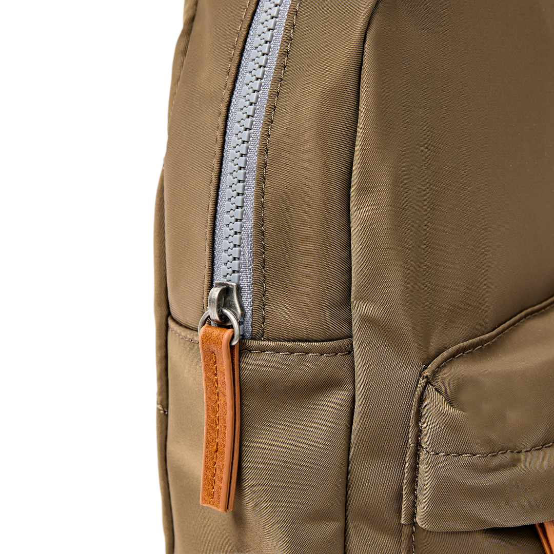 Willesden Sling Bag in Army