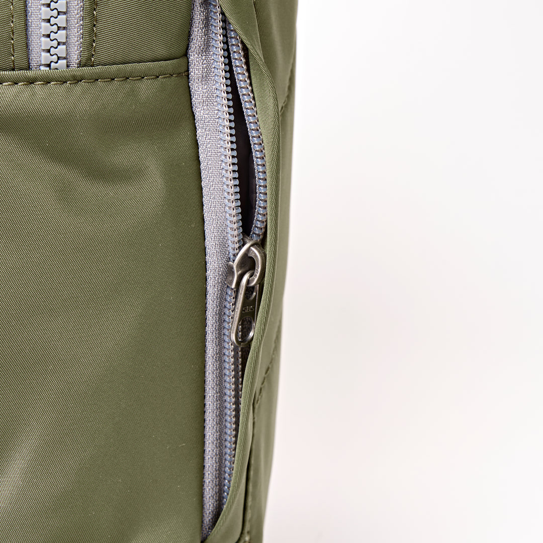 Willesden Sling Bag in Chive