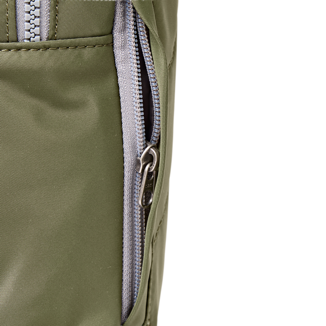 Willesden Sling Bag in Chive