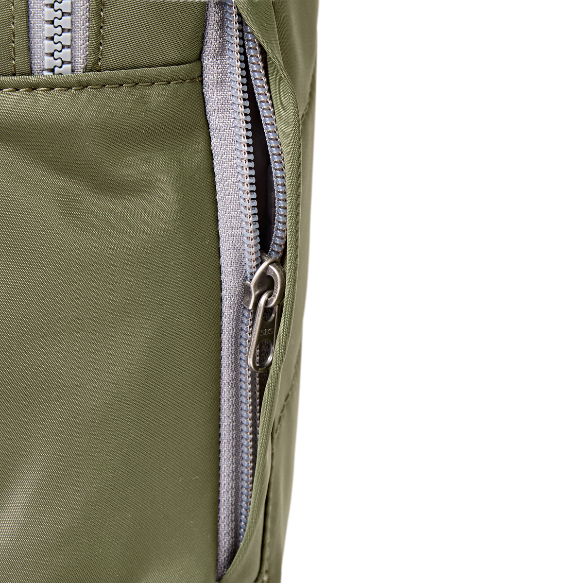 Willesden Sling Bag in Chive