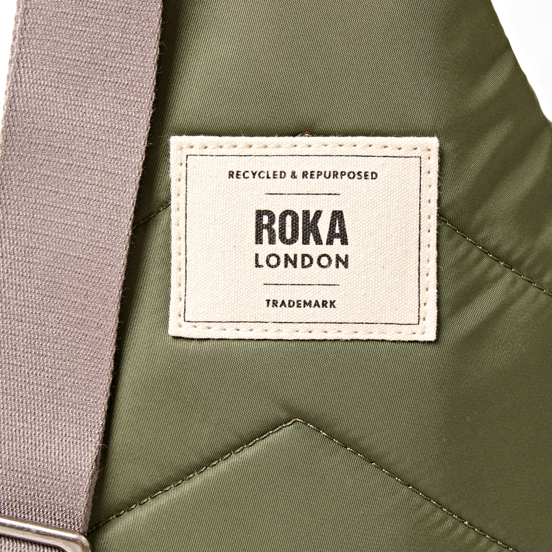 Willesden Sling Bag in Chive