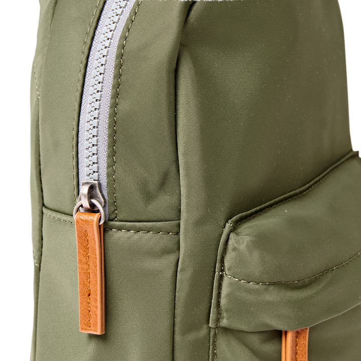 Willesden Sling Bag in Chive
