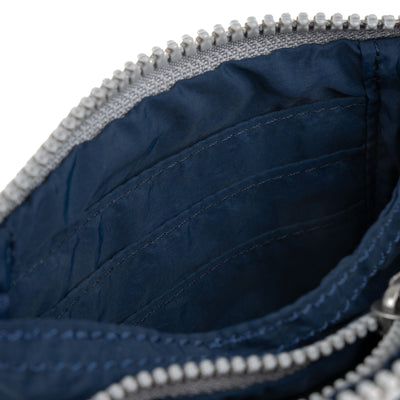 Carnaby Midnight Taslon