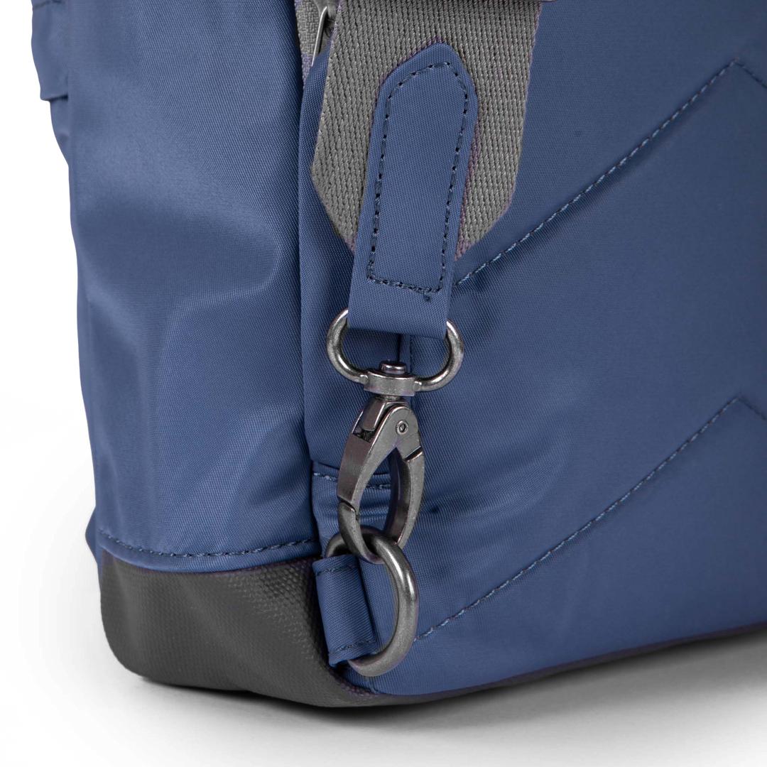 Willesden Sling Bag in Airforce