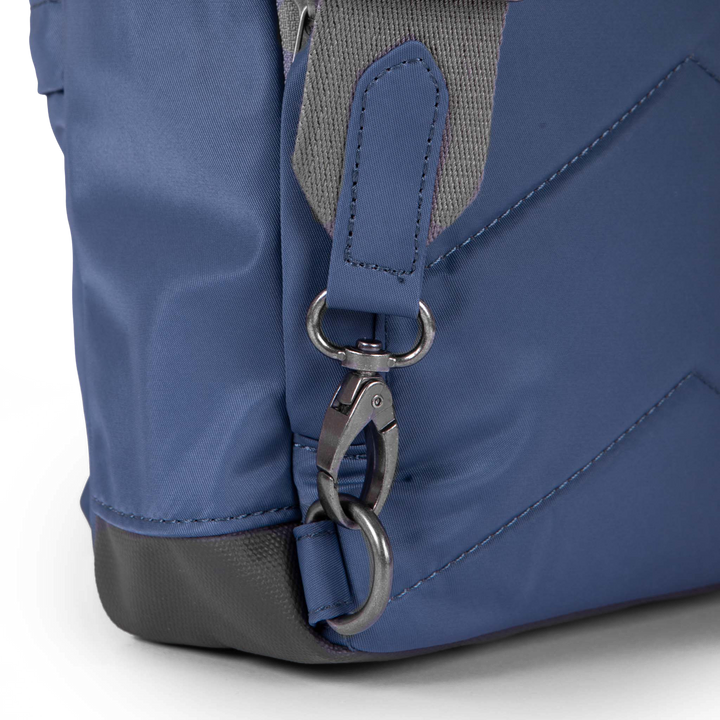 Willesden Sling Bag in Airforce