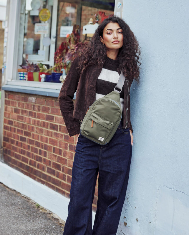 Willesden Sling Bag in Chive