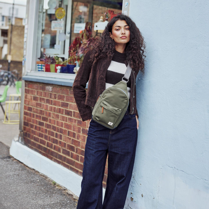 Willesden Sling Bag in Chive